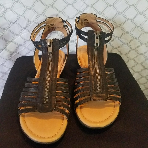 Sandals - Picture 2 of 4